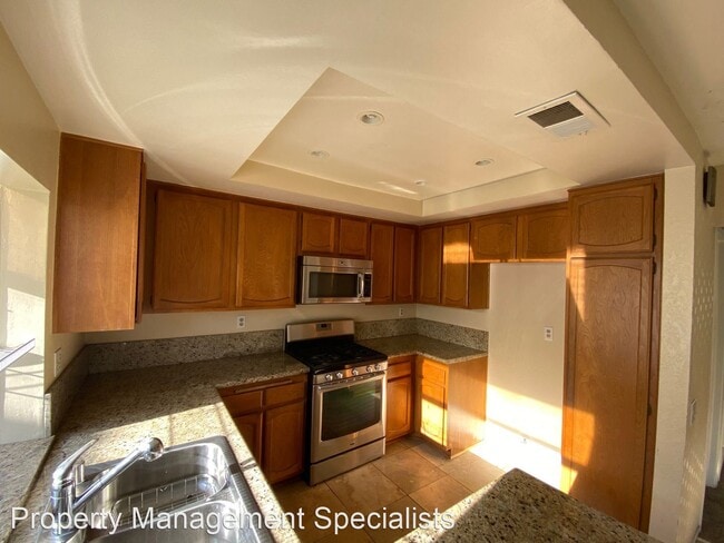 Building Photo - 2 br, 2.5 bath House - 355 Jeremiah Dr #B
