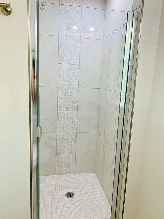 Foto del edificio - Remodeled Beach Studio Available in the Heart of La Jolla! Only $1,800/mo!