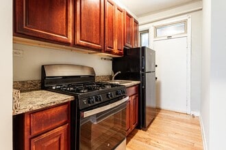 Building Photo - 546 W Surf St