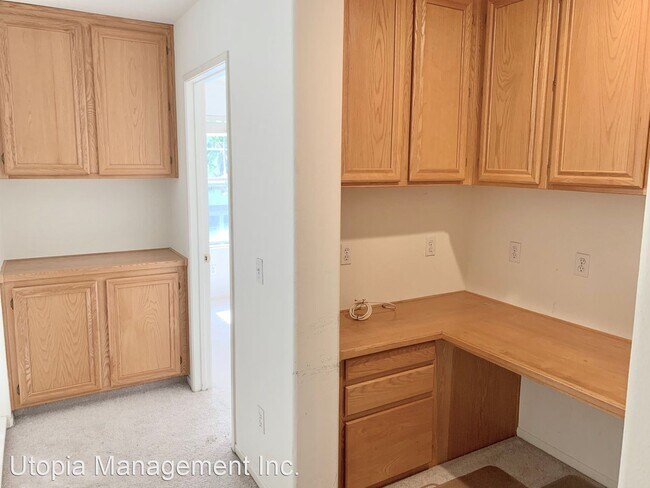 Building Photo - 2 br, 2.5 bath House - 9 Burlingame Lane
