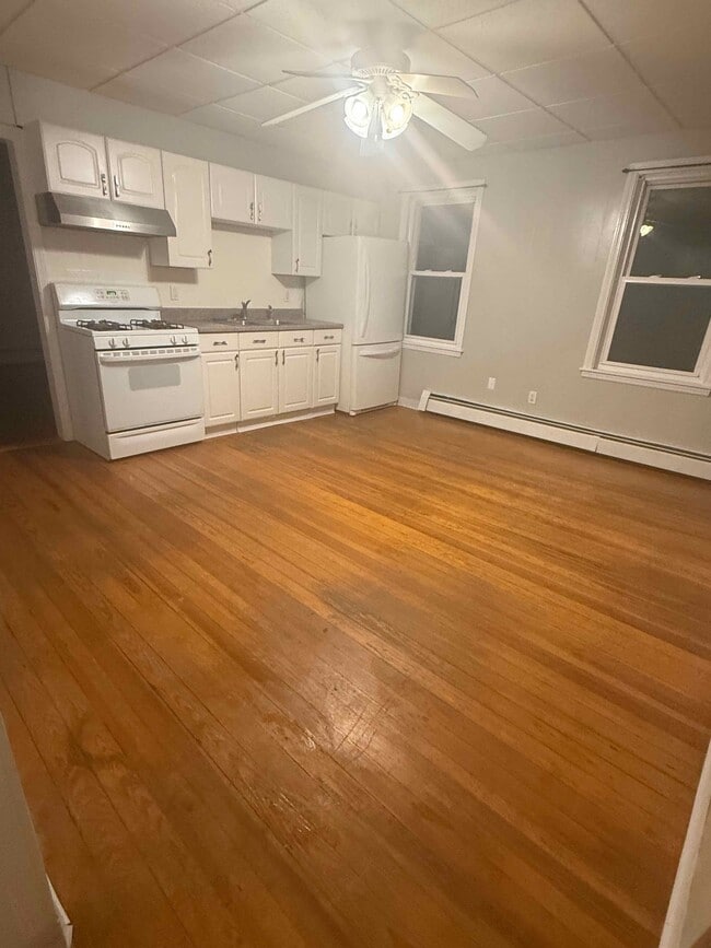 Kitchen - 137 Bradford St