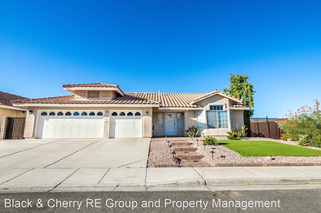 Foto principal - 4 br, 2 bath House - 1764 Knotty Pine Ln
