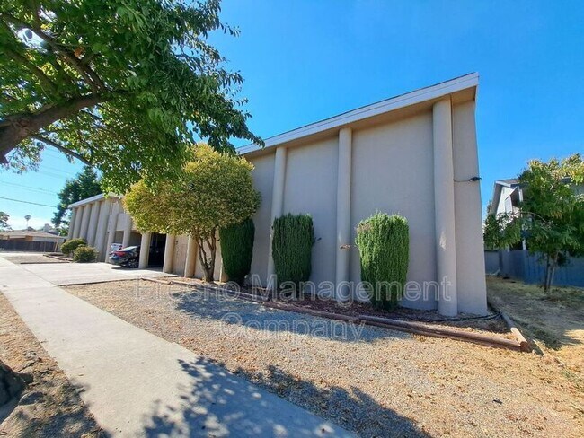 Foto del edificio - 1322 E. Bulldog Lane
