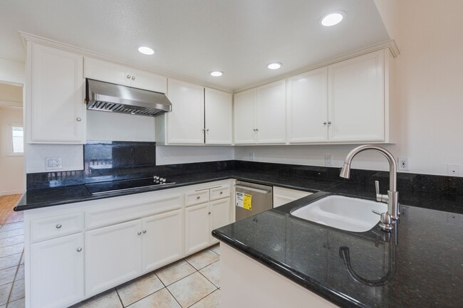 Foto del edificio - 37 Cottonwood Cir