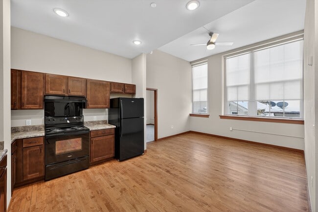 Building Photo - East High Lofts