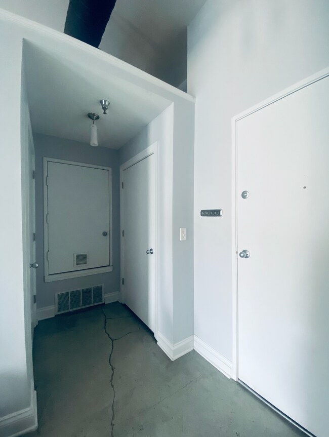 Building Photo - 509 Delaware St