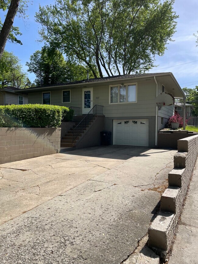 Photo - 707-713 13th Ave House