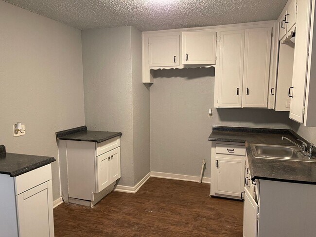 Foto del edificio - 4 br, 1 bath House - 4216 SE 25th St.