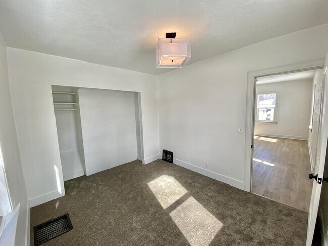 Foto del edificio - 1524 W Clark St