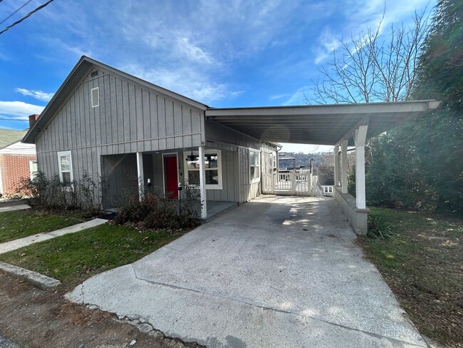 Building Photo - Furnished 2/2 House in Downtown Ellijay- $...