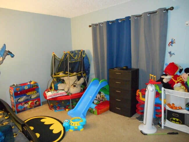 Foto del edificio - 1644 Courtney Lakes Cir