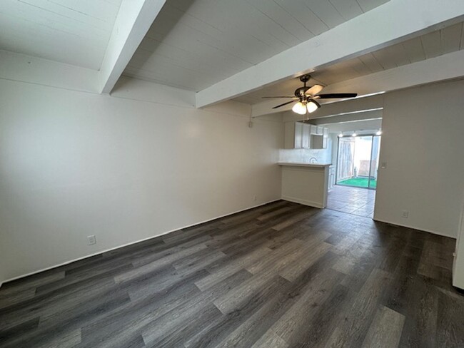 Building Photo - Charming 2-Bedroom Townhouse in the Heart ...