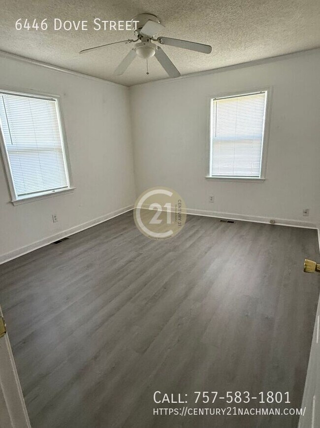 Foto del edificio - 6446 Dove St