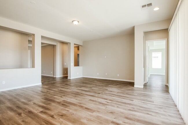 Building Photo - 5113 N 194th Dr