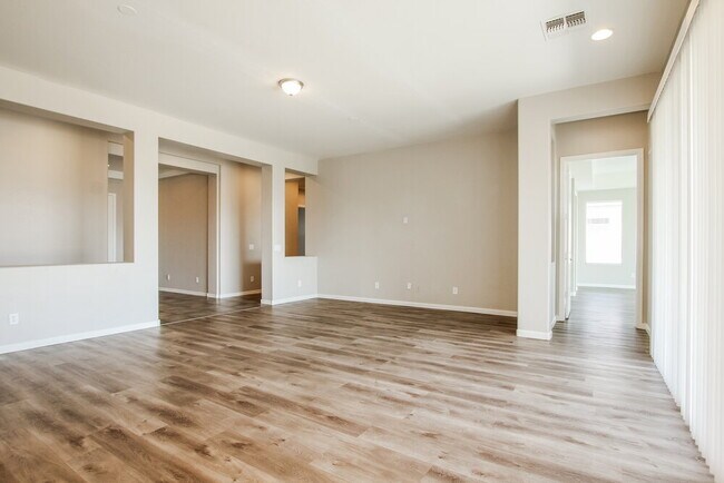 Foto del edificio - 5113 N 194th Dr