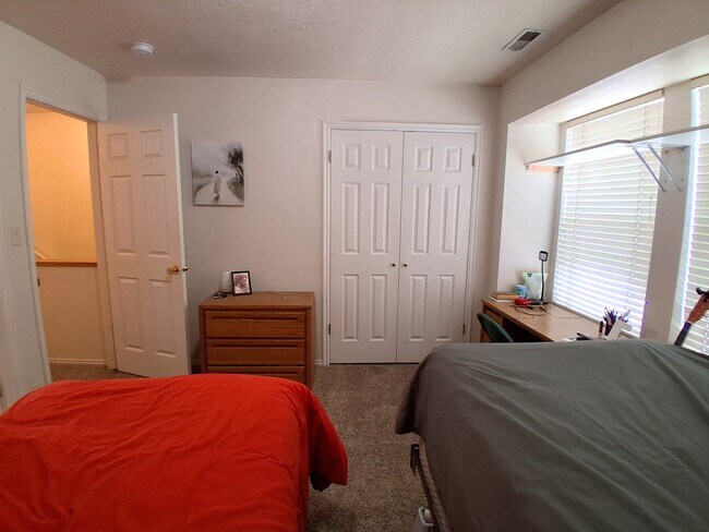 Foto del edificio - 361 N 700 E