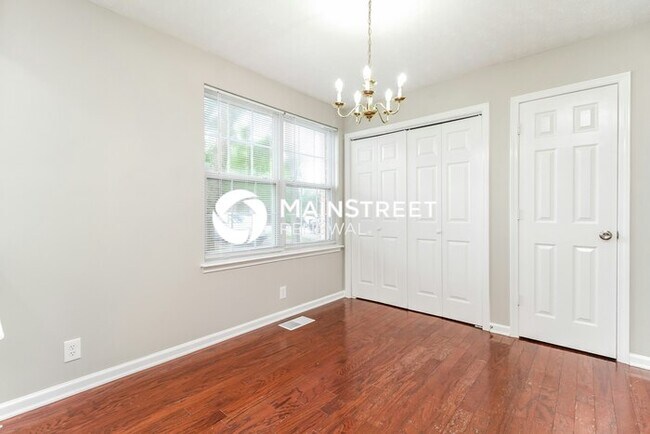 Building Photo - 3 Bedroom Pet-Friendly Home in Nashville, TN with Main Street Renewal