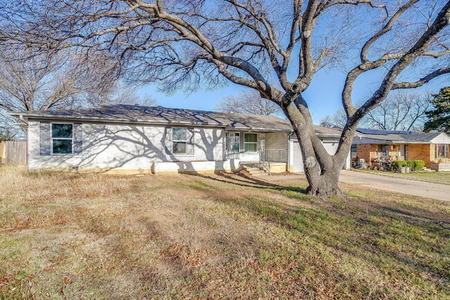 Photo - Spacious 4-Bedroom Gem with Granite Touche... Apartment