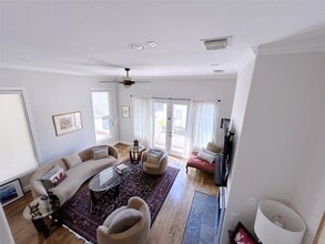 Building Photo - 939 Queen Annes Rd