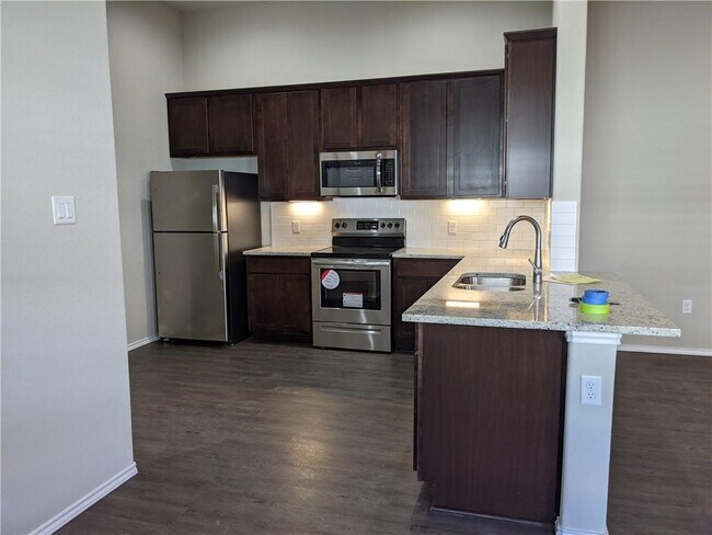 Foto del edificio - 1410 E Walnut St