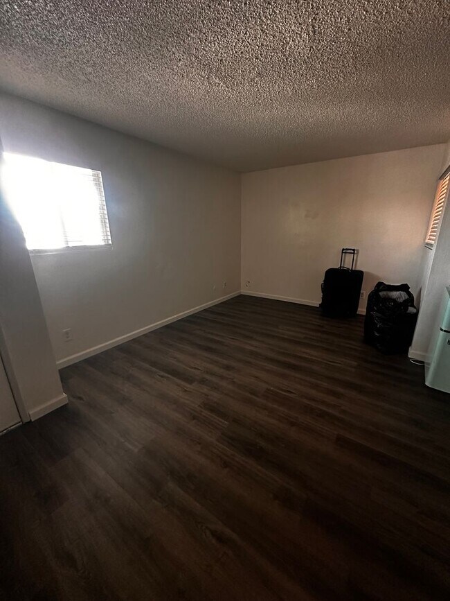 Building Photo - 905 Karma Ct