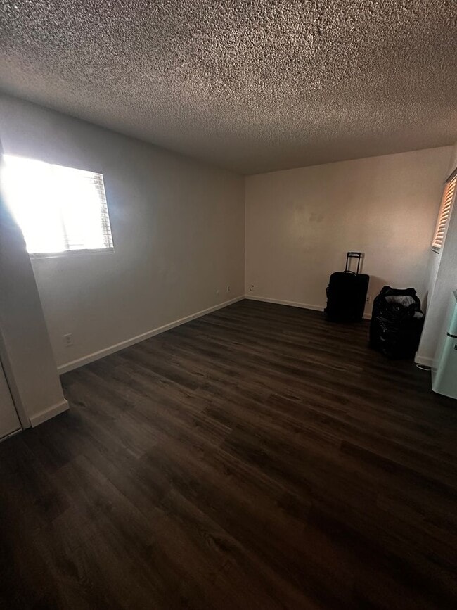 Building Photo - 905 Karma Ct