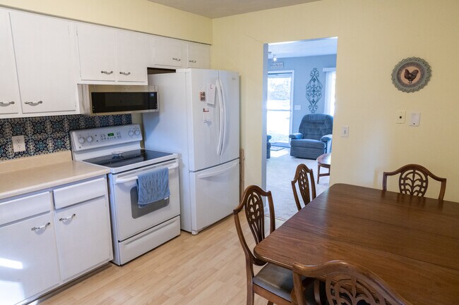 Kitchen - 9617 Deneen Dr