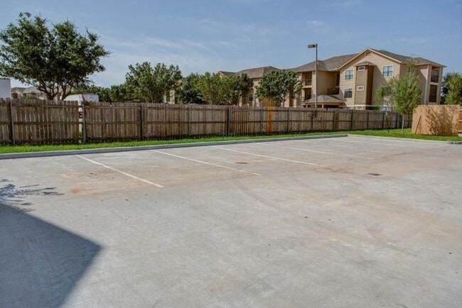 Building Photo - 709 Luther W St