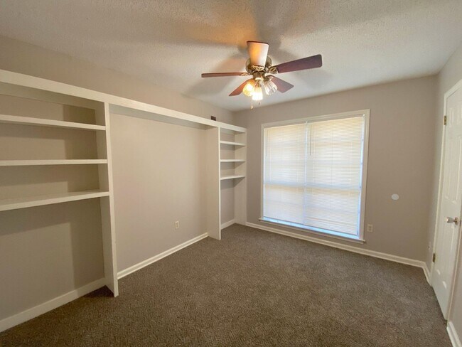 Foto del edificio - 6127 Mission Ridge Rd