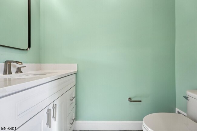 Foto del edificio - 30 Woodland Ave