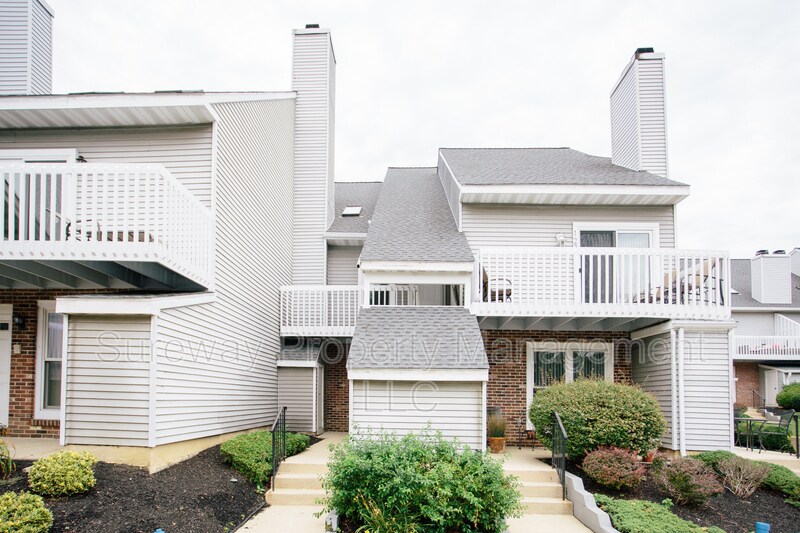 Primary Photo - 121 Park Pl Dr