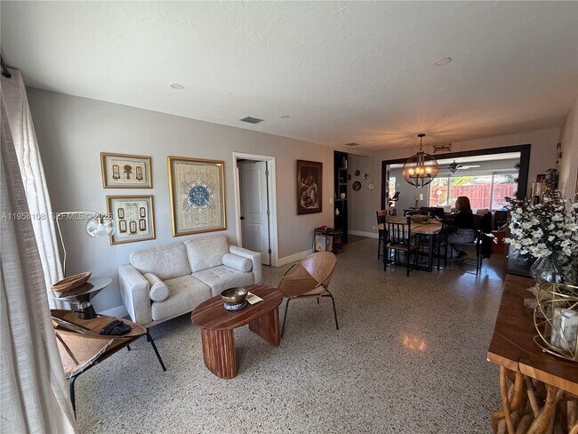 Building Photo - 3817 SW 33rd Ct