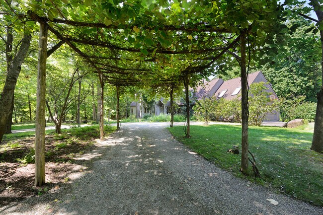 Building Photo - 50 Woods Rd