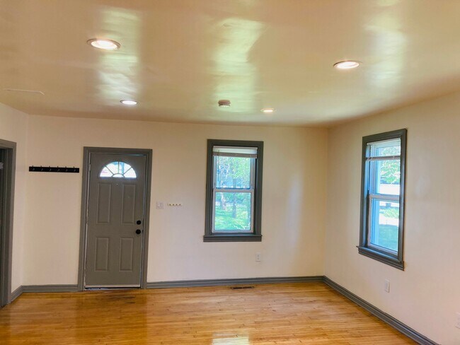Foto del edificio - 1312 E Harry Ave