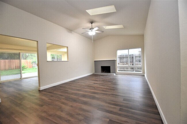Building Photo - 3324 Lillard Dr