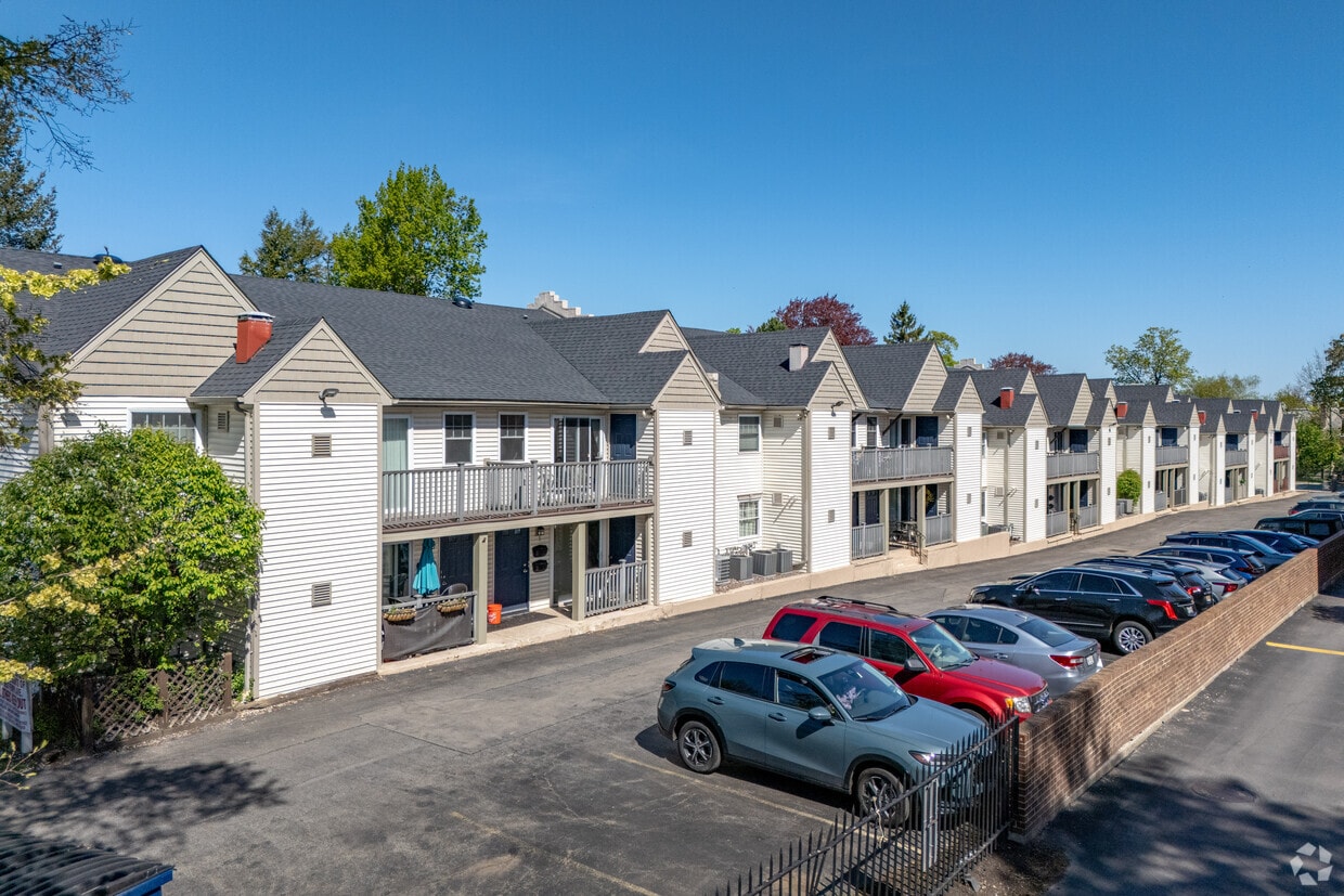 Primary Photo - West Ferry Place Apartments