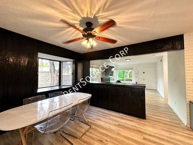 Building Photo - 3 Bedroom Single Story Pool Home for Lease...