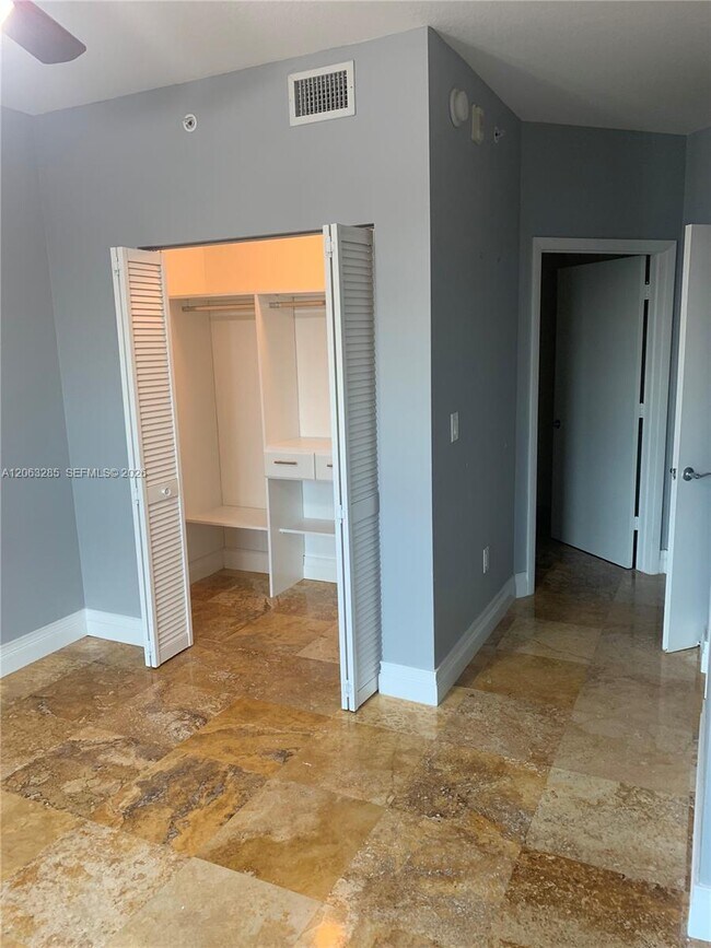 Foto del edificio - 7280 SW 90th St