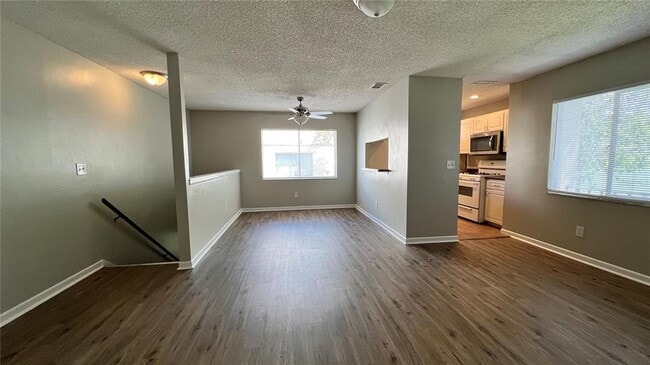 Foto del edificio - 632 Pavare Ct