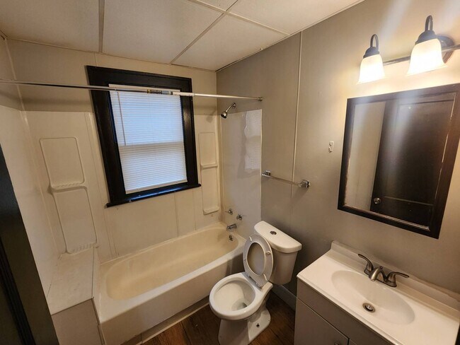 Building Photo - 12315 Union Ave