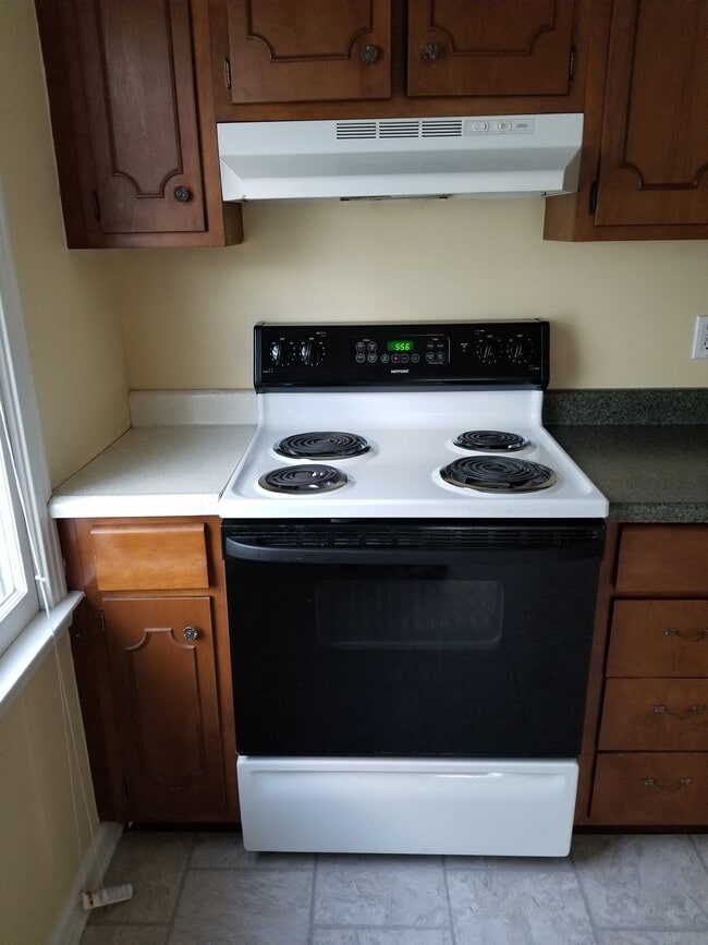 Kitchen - 104 Kenosha St
