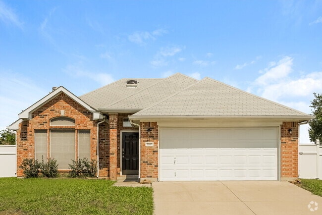 Building Photo - 5017 Eastcreek Dr