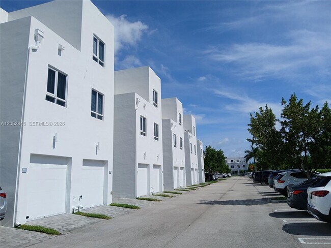 Foto del edificio - 6415 NW 102nd Path
