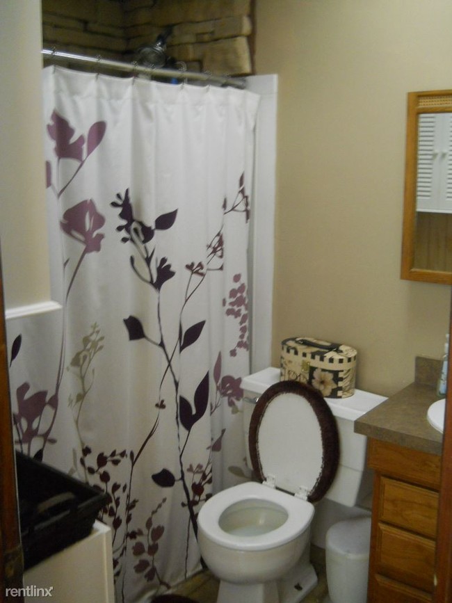 Foto del edificio - 1 br, 1 bath Duplex - 422 Leonard St NE