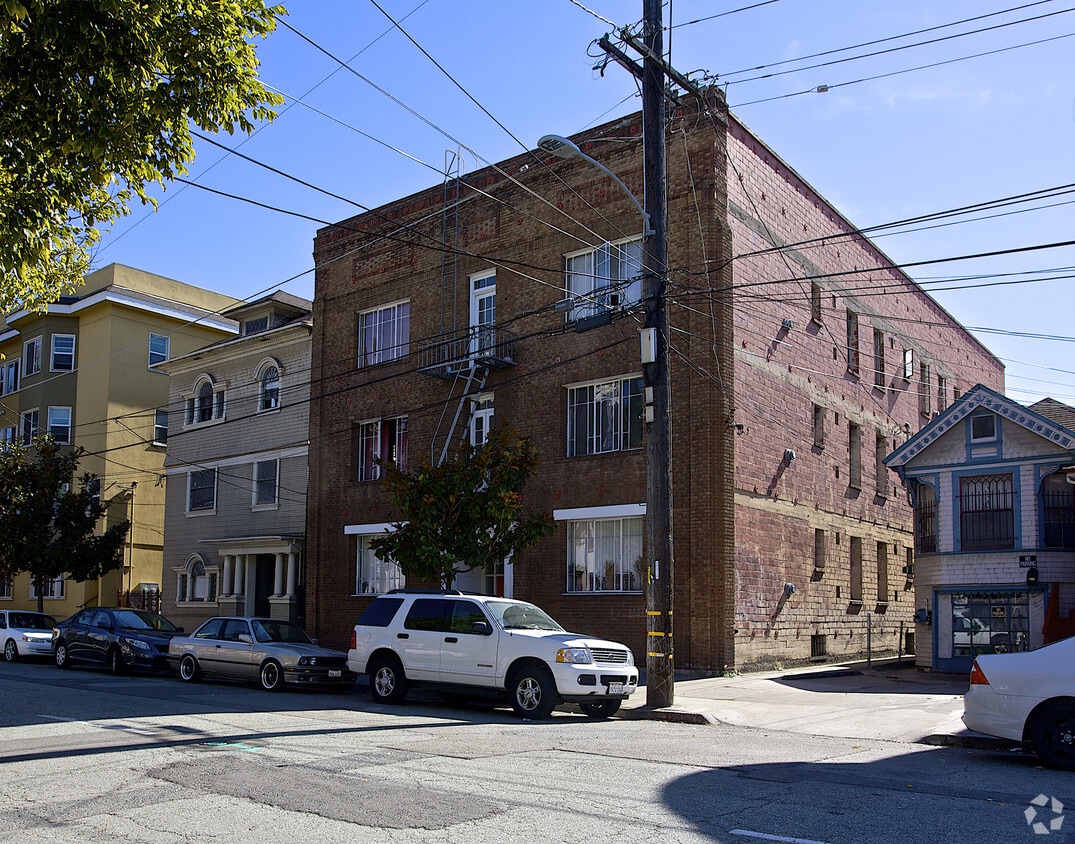Building Photo - 673 10th St