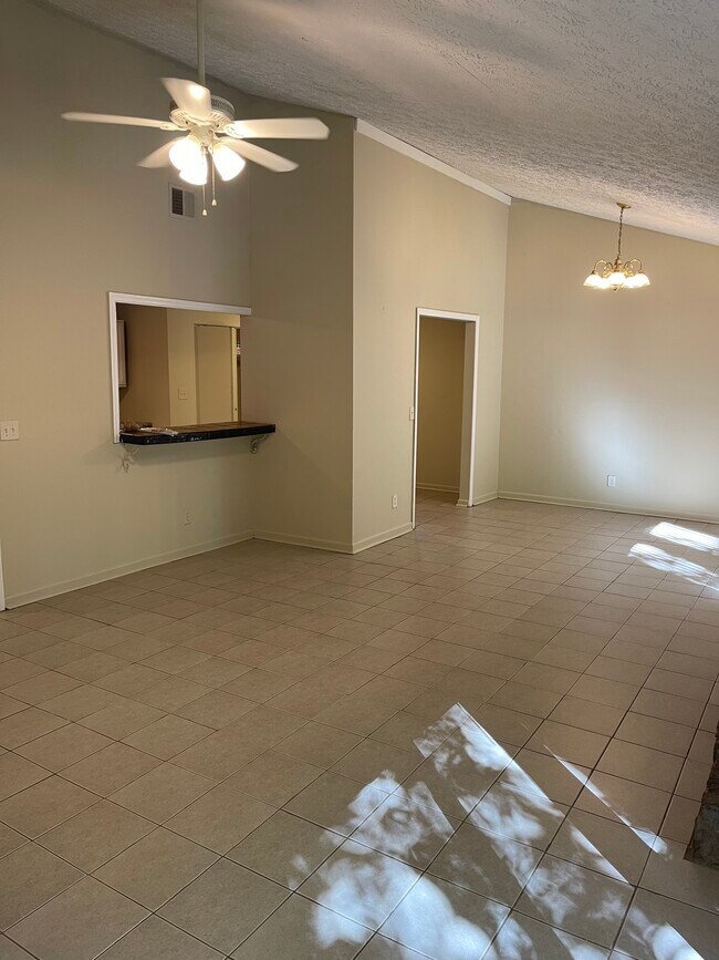 Foto del edificio - 5470 Martins Crossing Rd