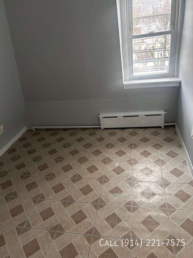 Building Photo - 44 Vineyard Ave