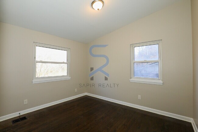 Building Photo - Move in before January 15th and get $100 OFF your rent for the first 3 months — PLUS a $250 Amazo...