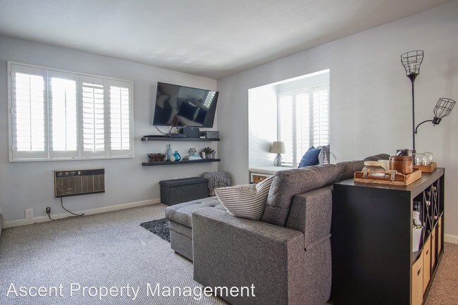 Foto del edificio - 7930 Mission Center Ct