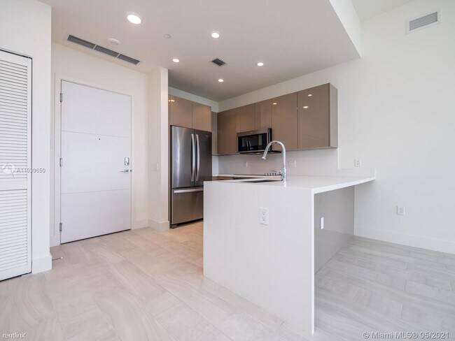 Building Photo - 2000 Metropica Way